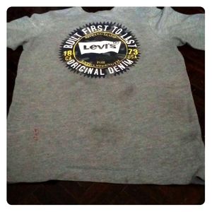 I'm selling a Levi's shirt.